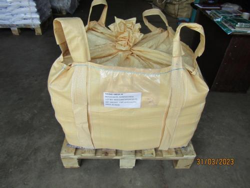 25 KG into 1 MT bag on wooden pallet