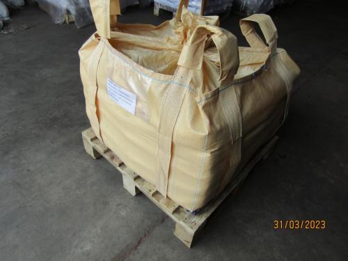 25 KG into 1 MT bag on wooden pallet